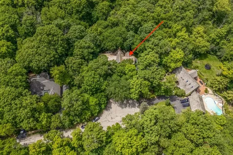 28588 North Tanglewood Court Libertyville IL 60048
