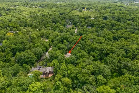 28588 North Tanglewood Court Libertyville IL 60048