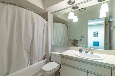 1071 Deerfield Place Highland Park IL 60035
