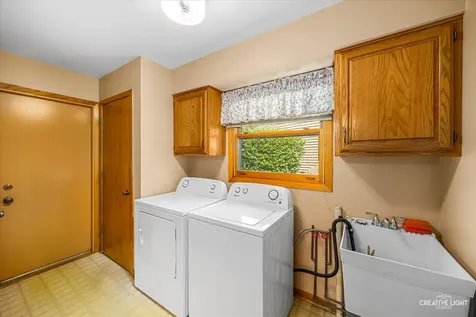 995 Blackhawk Drive Elgin IL 60120