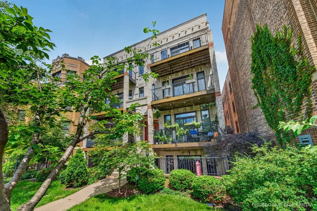4711 North Malden Street Chicago IL 60640