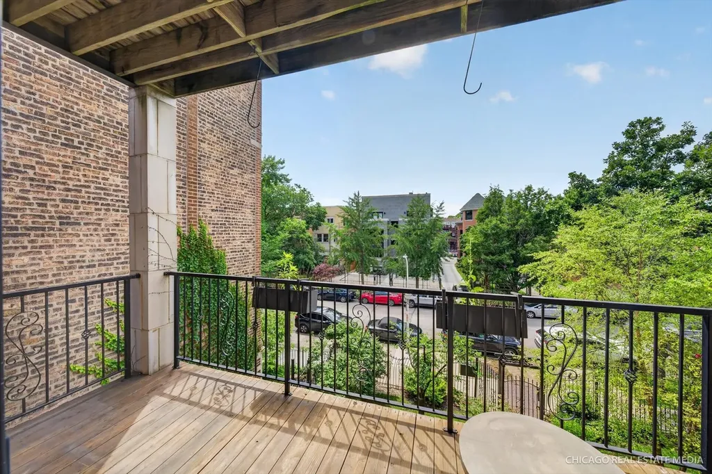 4711 North Malden Street Chicago IL 60640