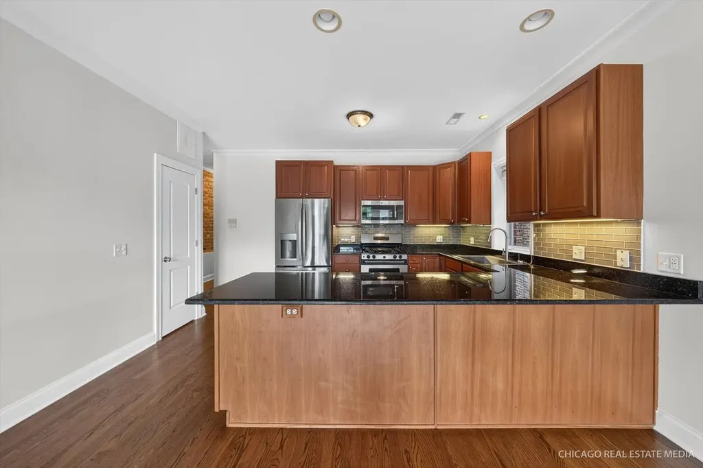 4711 North Malden Street Chicago IL 60640