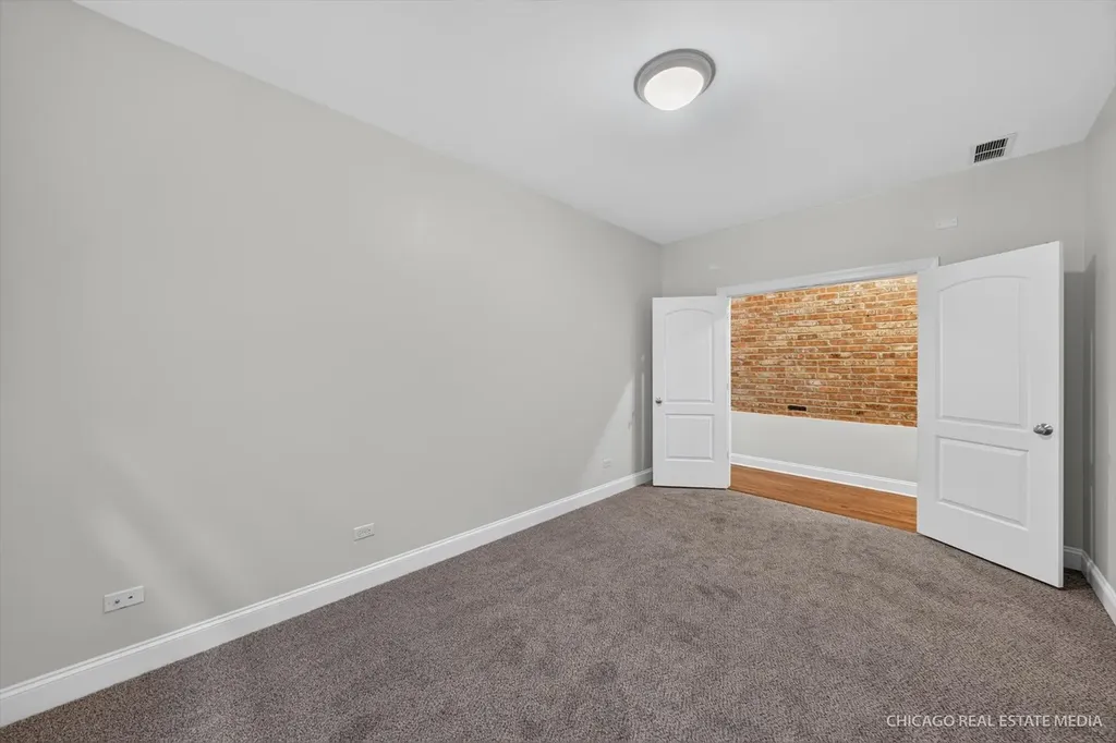 4711 North Malden Street Chicago IL 60640