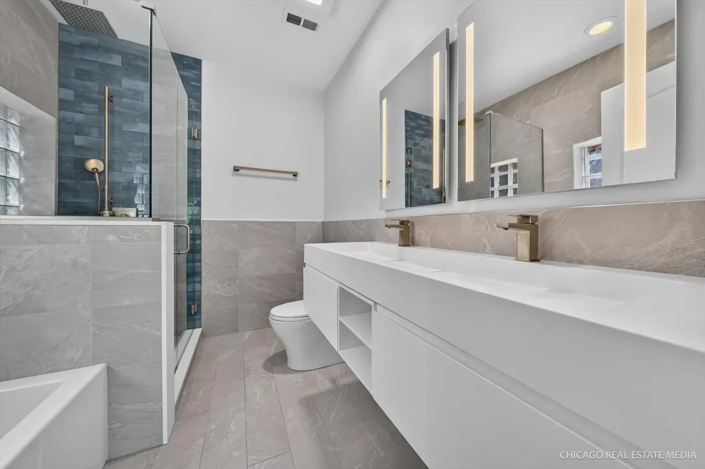 4711 North Malden Street Chicago IL 60640