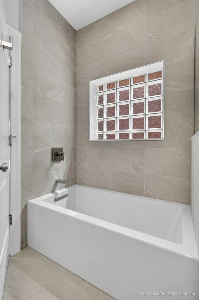 4711 North Malden Street Chicago IL 60640