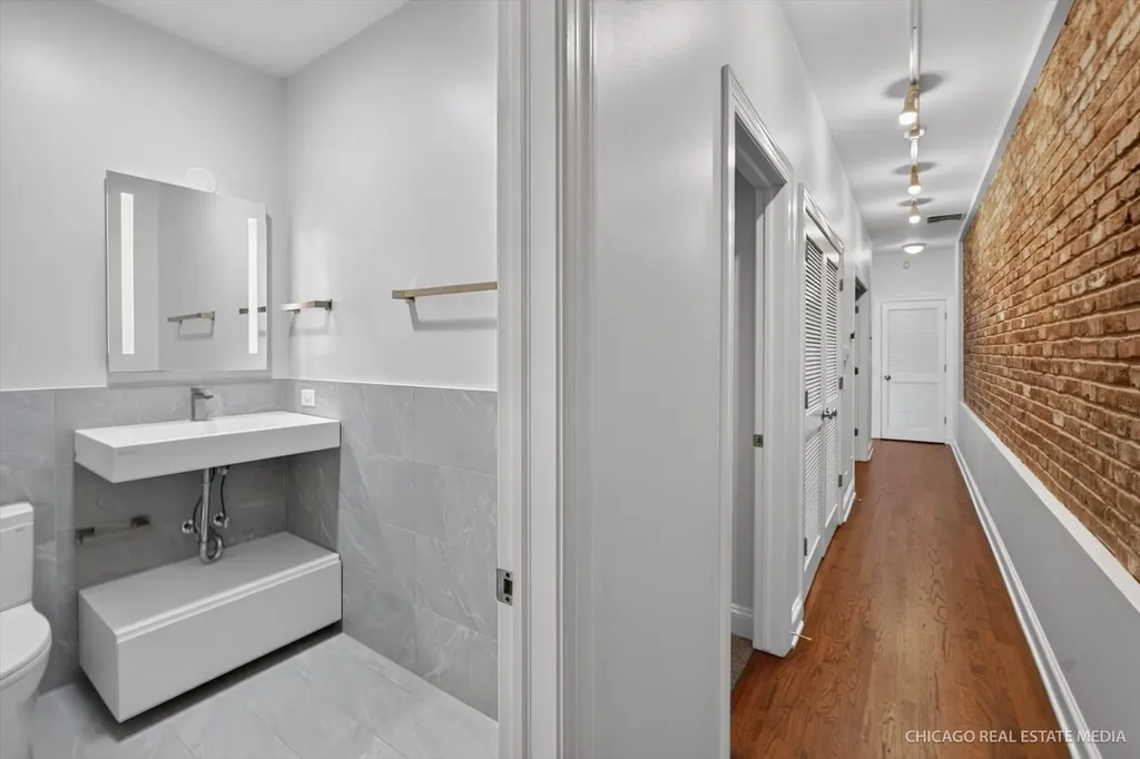 4711 North Malden Street Chicago IL 60640