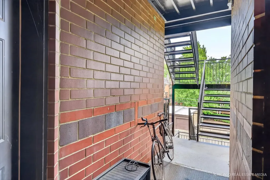 4711 North Malden Street Chicago IL 60640