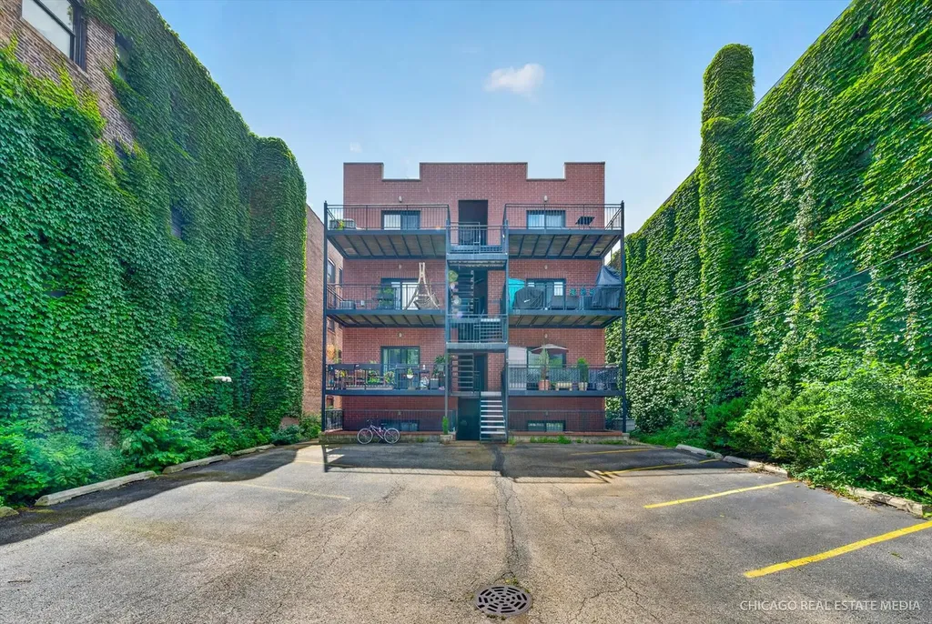 4711 North Malden Street Chicago IL 60640