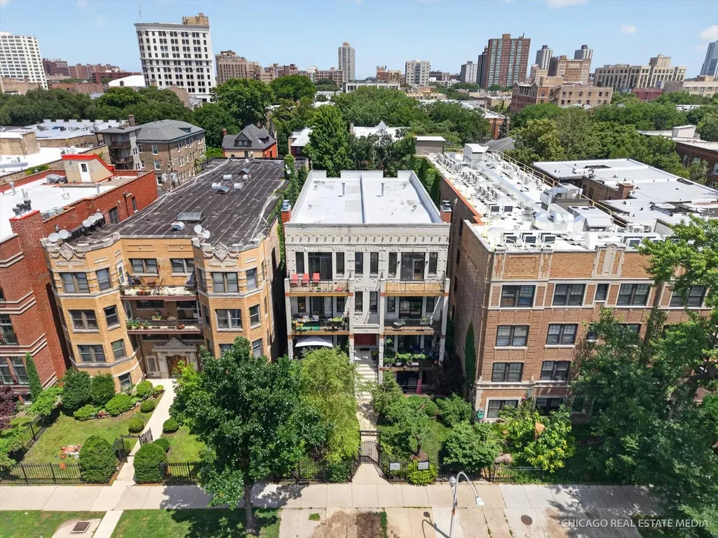 4711 North Malden Street Chicago IL 60640