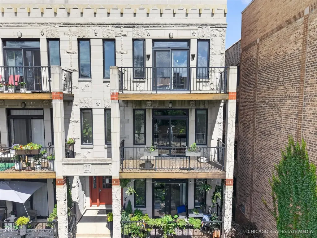 4711 North Malden Street Chicago IL 60640