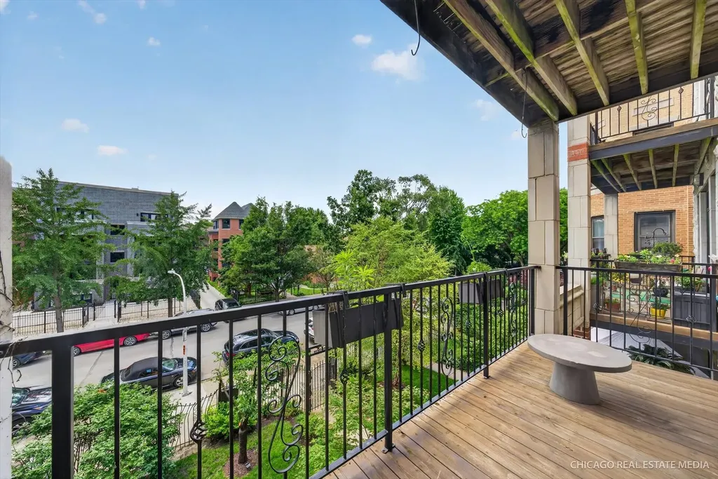 4711 North Malden Street Chicago IL 60640