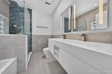 4711 North Malden Street Chicago IL 60640
