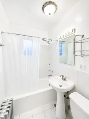 2042 West Farragut Avenue Chicago IL 60625