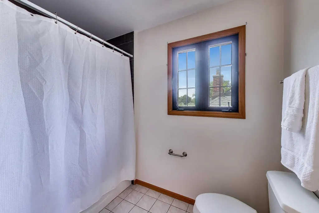 6725 West Albion Avenue Chicago IL 60631