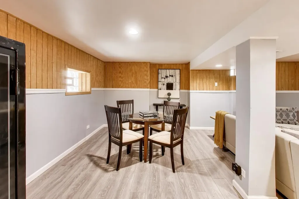 6725 West Albion Avenue Chicago IL 60631