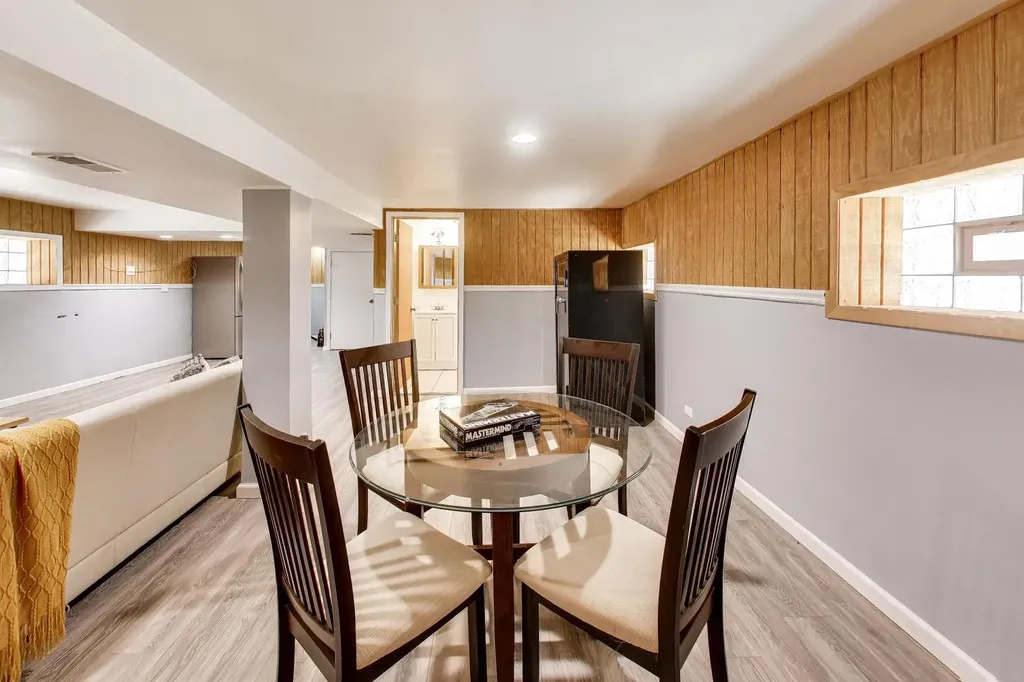 6725 West Albion Avenue Chicago IL 60631