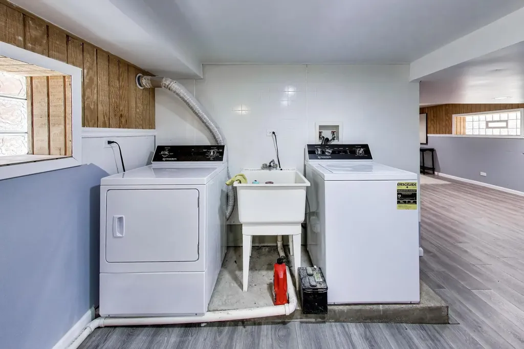 6725 West Albion Avenue Chicago IL 60631