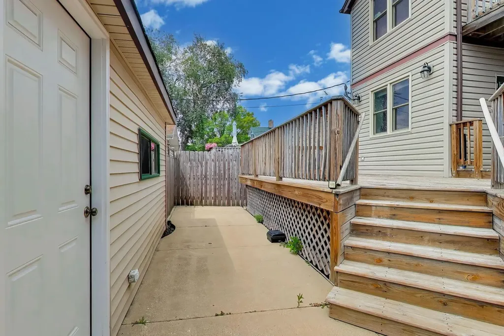 6725 West Albion Avenue Chicago IL 60631
