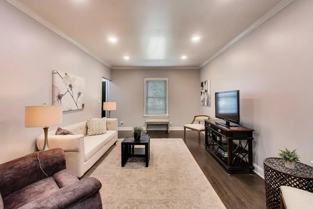 6725 West Albion Avenue Chicago IL 60631