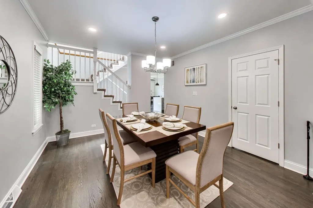 6725 West Albion Avenue Chicago IL 60631