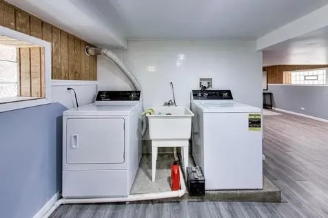 6725 West Albion Avenue Chicago IL 60631