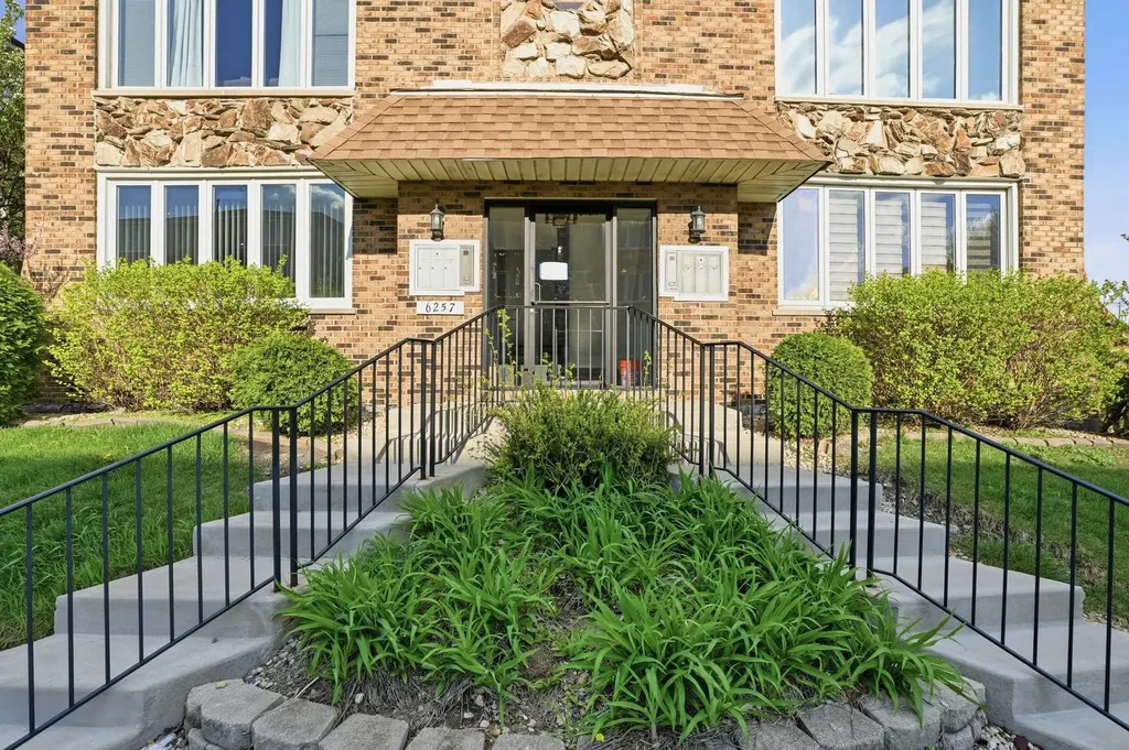 6257 South Newland Avenue Chicago IL 60638