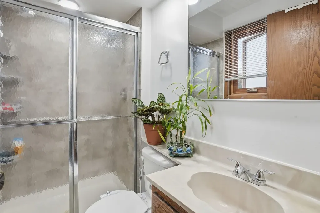 6257 South Newland Avenue Chicago IL 60638