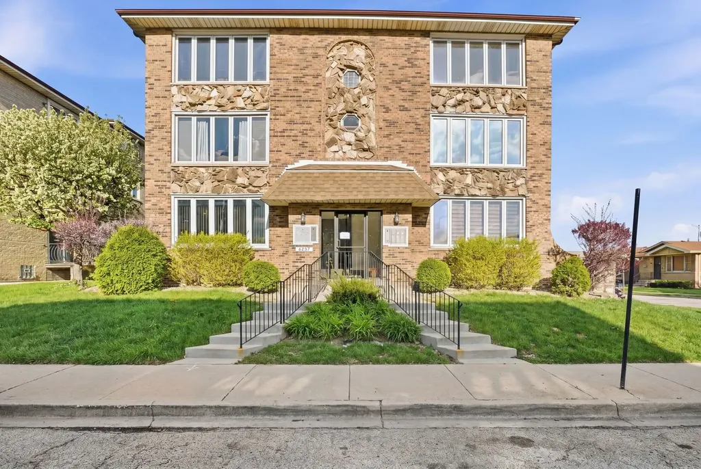 6257 South Newland Avenue Chicago IL 60638