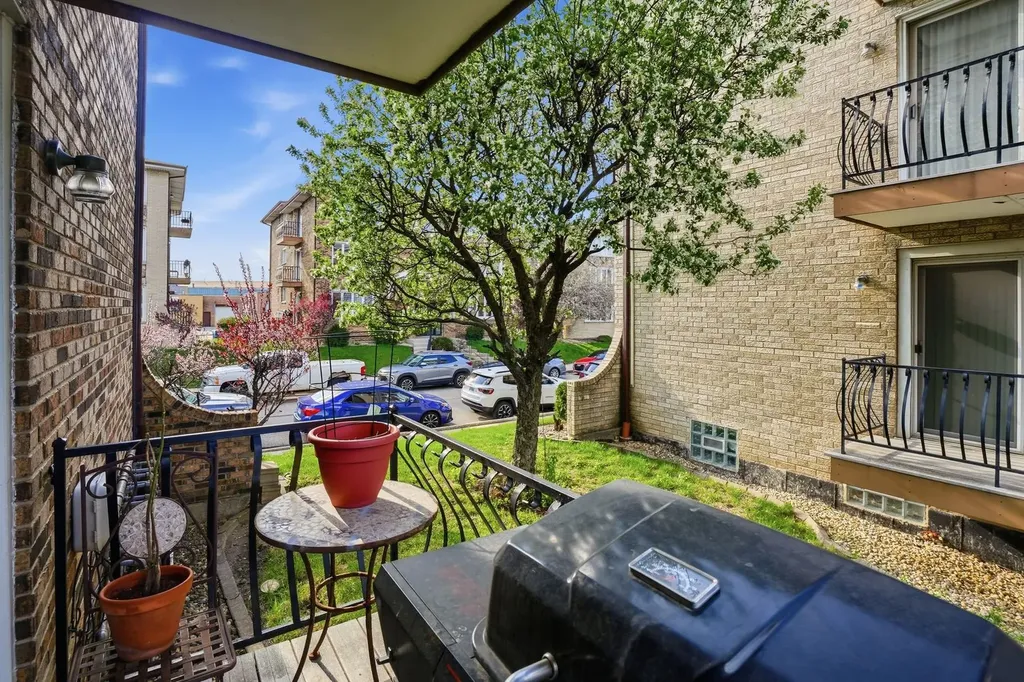 6257 South Newland Avenue Chicago IL 60638