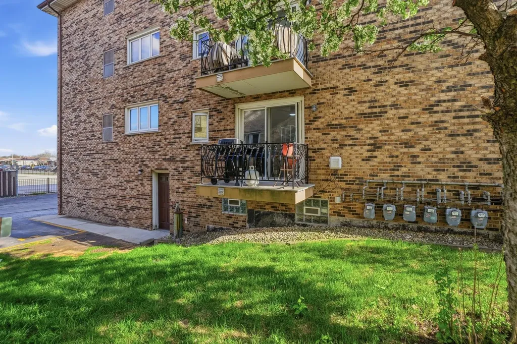 6257 South Newland Avenue Chicago IL 60638