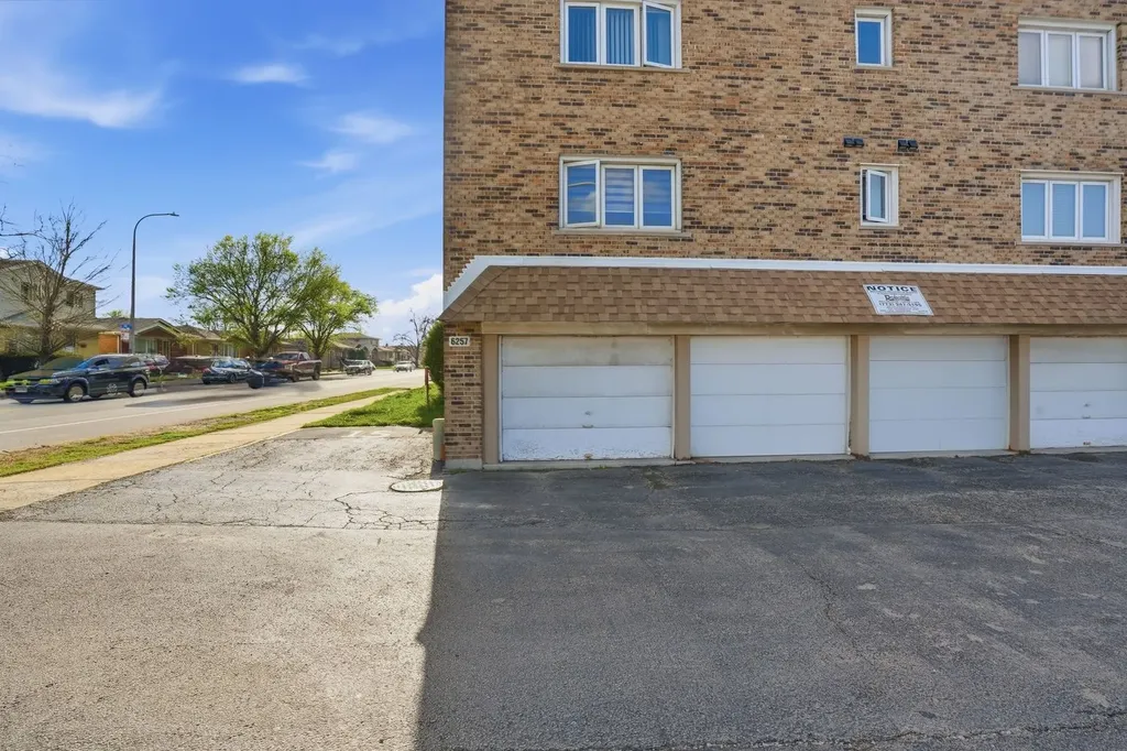 6257 South Newland Avenue Chicago IL 60638