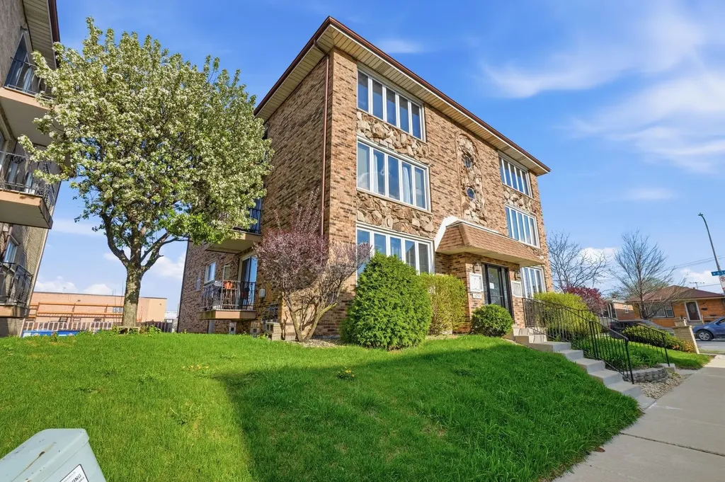 6257 South Newland Avenue Chicago IL 60638