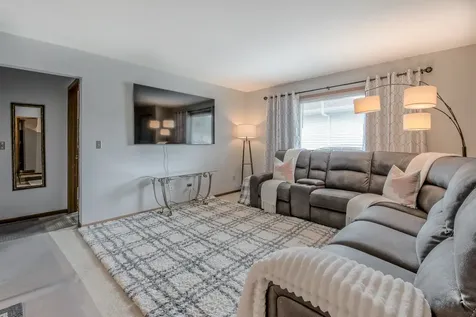 2512 Live Oak Drive Crest Hill IL 60403