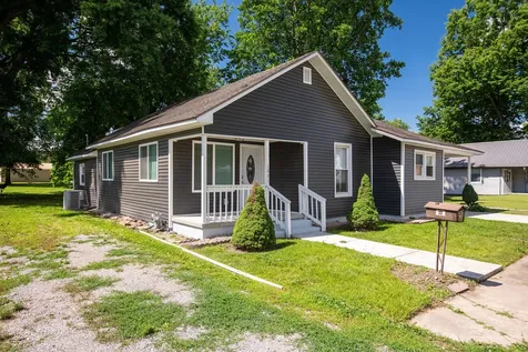1608 West Adams Street Herrin IL 62948