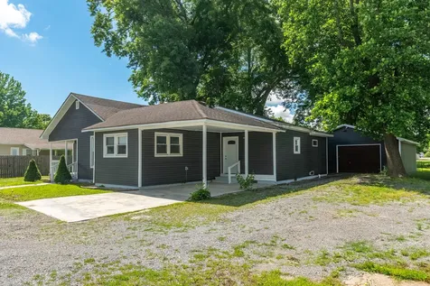 1608 West Adams Street Herrin IL 62948