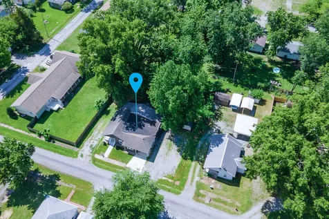 1608 West Adams Street Herrin IL 62948