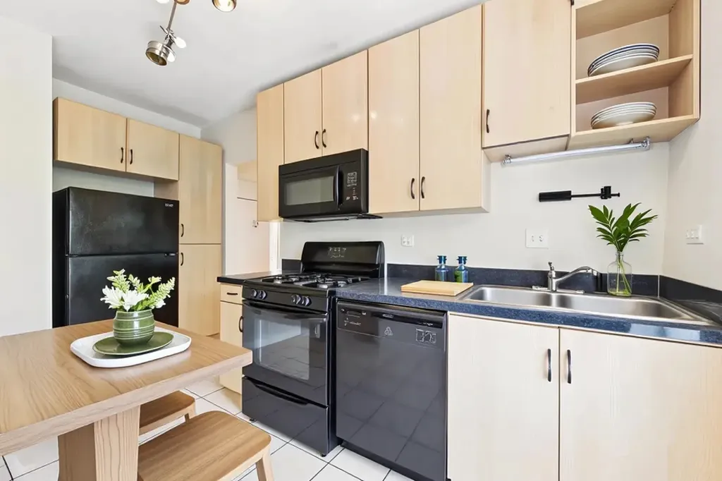 1301 East 71st Place Chicago IL 60619