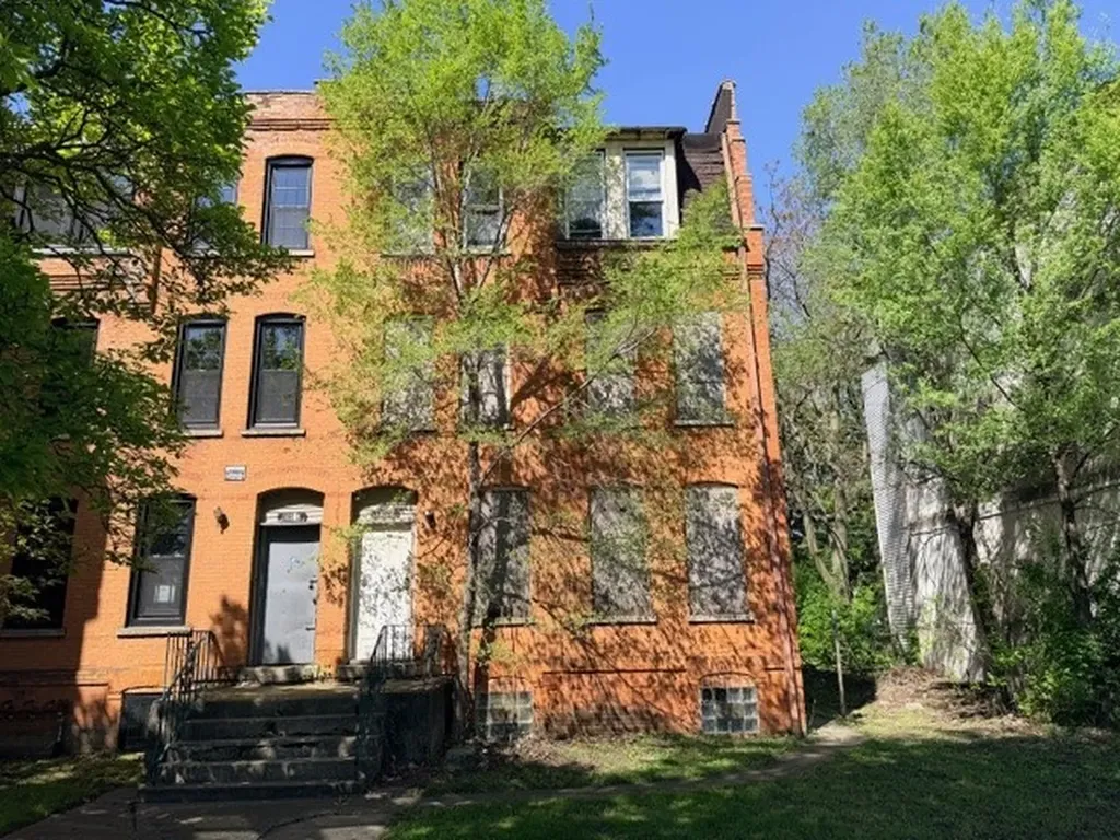 10522 South Maryland Avenue Chicago IL 60628
