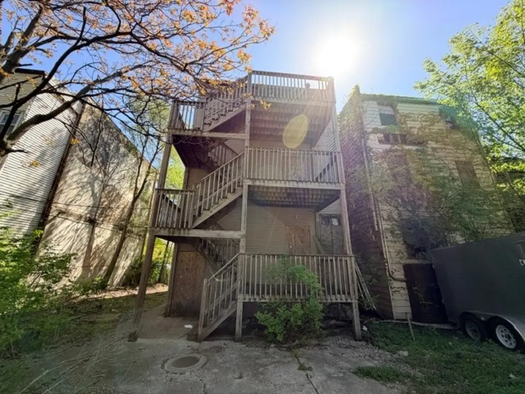 10522 South Maryland Avenue Chicago IL 60628