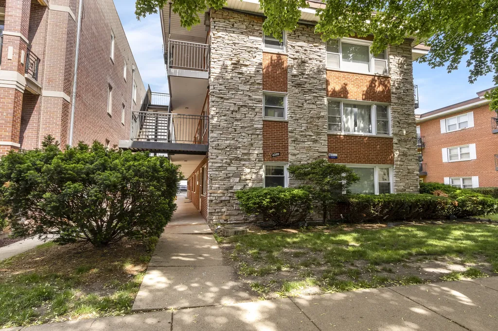 4229 North Keystone Avenue Chicago IL 60641
