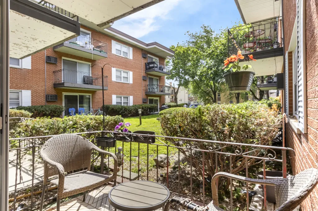 4229 North Keystone Avenue Chicago IL 60641