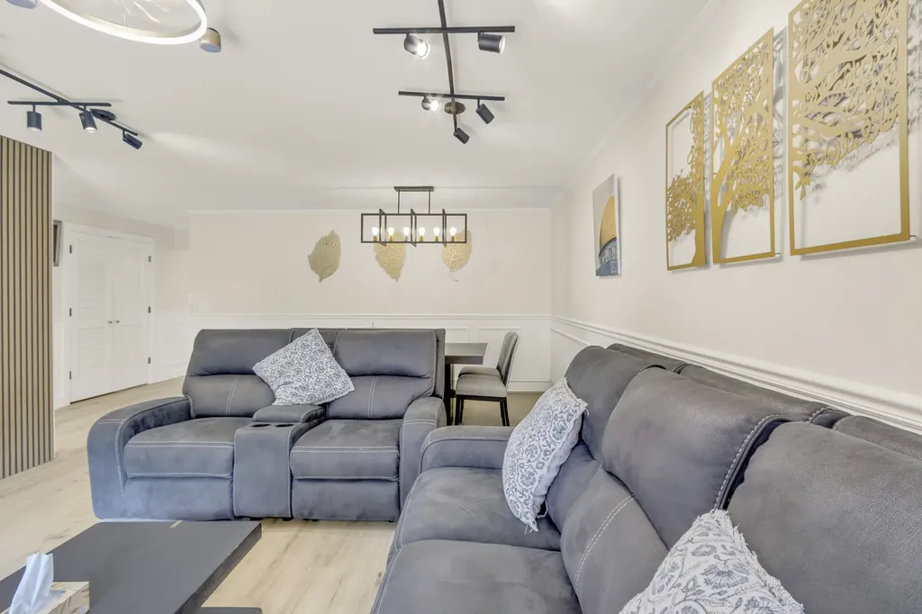 4229 North Keystone Avenue Chicago IL 60641
