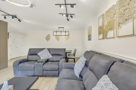 4229 North Keystone Avenue Chicago IL 60641
