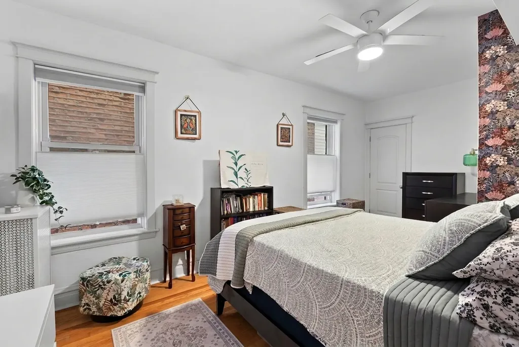 2541 West Argyle Street Chicago IL 60625