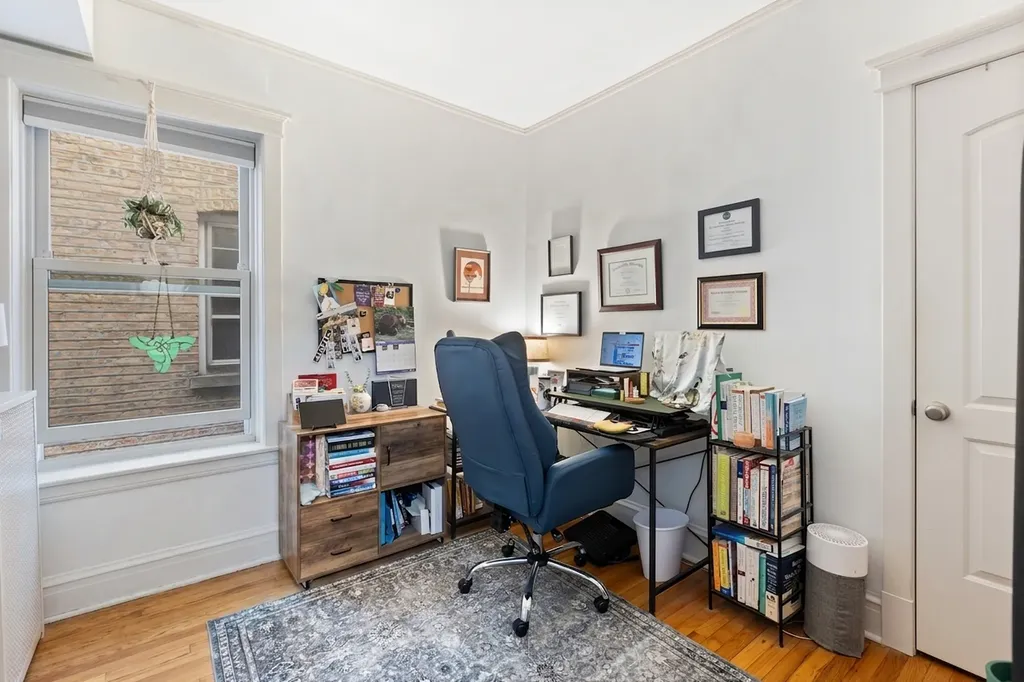 2541 West Argyle Street Chicago IL 60625