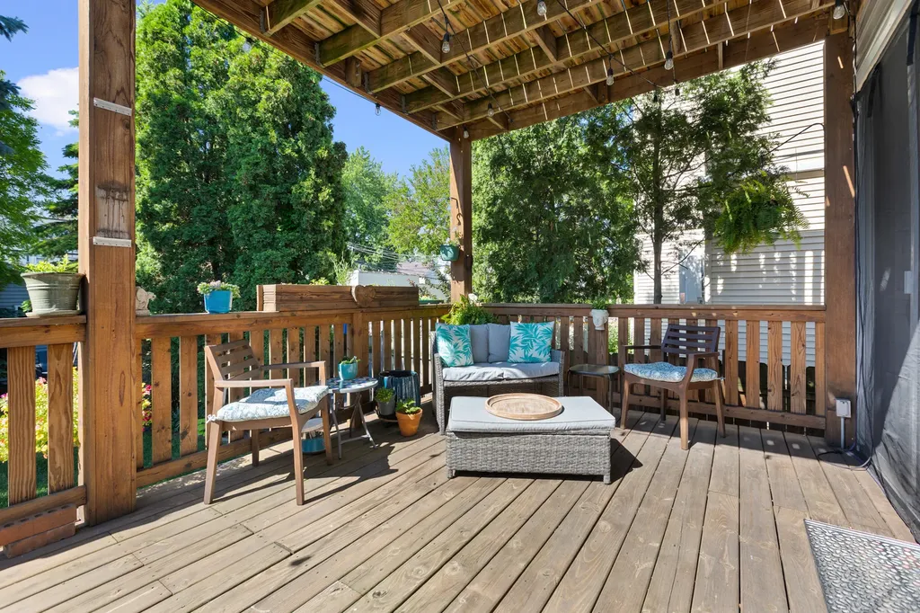 2541 West Argyle Street Chicago IL 60625