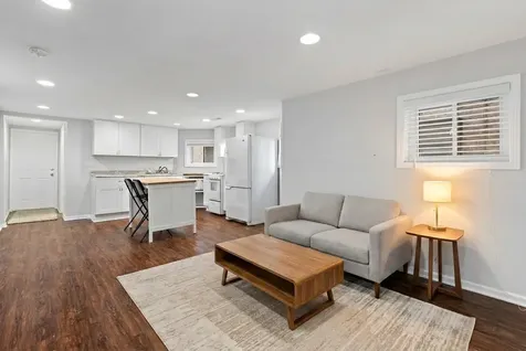 2541 West Argyle Street Chicago IL 60625