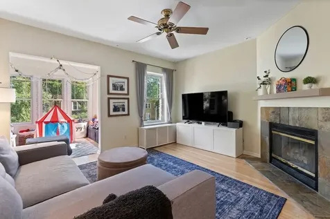 2541 West Argyle Street Chicago IL 60625