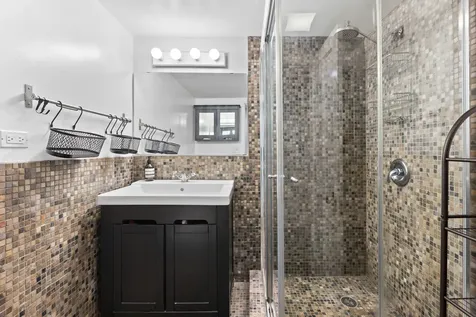2541 West Argyle Street Chicago IL 60625